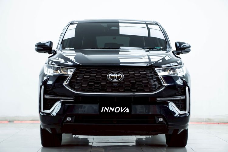 Toyota Innova 2024 2.0 Zenix HEV Premium Utility-car ไฮบริด ไม่ติดแก๊ส เกียร์อัตโนมัติ ดำ รูปที่ 4