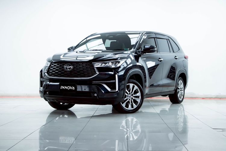 รถ Toyota Innova 2.0 Zenix HEV Premium สี ดำ