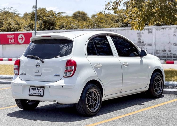Nissan March 2013 1.2 EL Sedan เบนซิน ไม่ติดแก๊ส เกียร์อัตโนมัติ ขาว รูปที่ 4