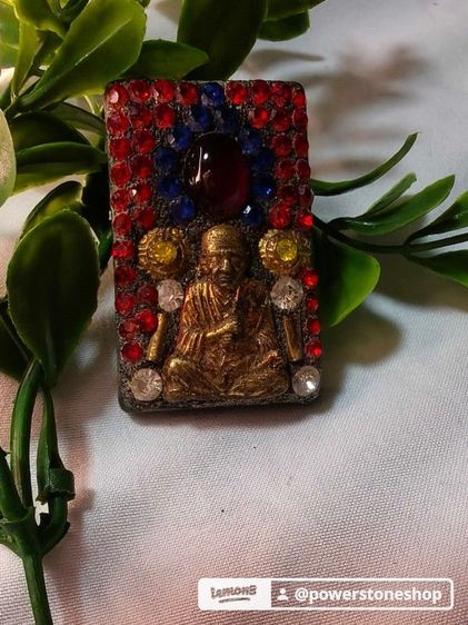 พระสมเด็จเนื้อเขียวหยก ปิดทองโบราณ ด้านหลังสมเด็จโตพรหมรังสี ฝังพลอยแดงเม็ดใหญ่และคริสตัลมงคลรอบองค์ รูปที่ 2