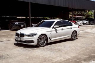 BMW 520d Sport (โฉม G30) เกียร์ ออโต้ ดีเซล สี ขาว ปี 2018 ฟรีดาวน์