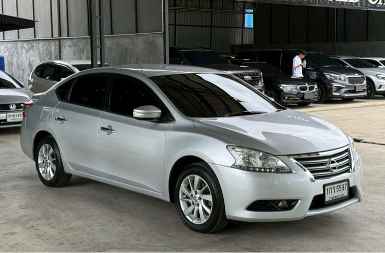 รถ Nissan Sylphy 1.6 V สี เงิน