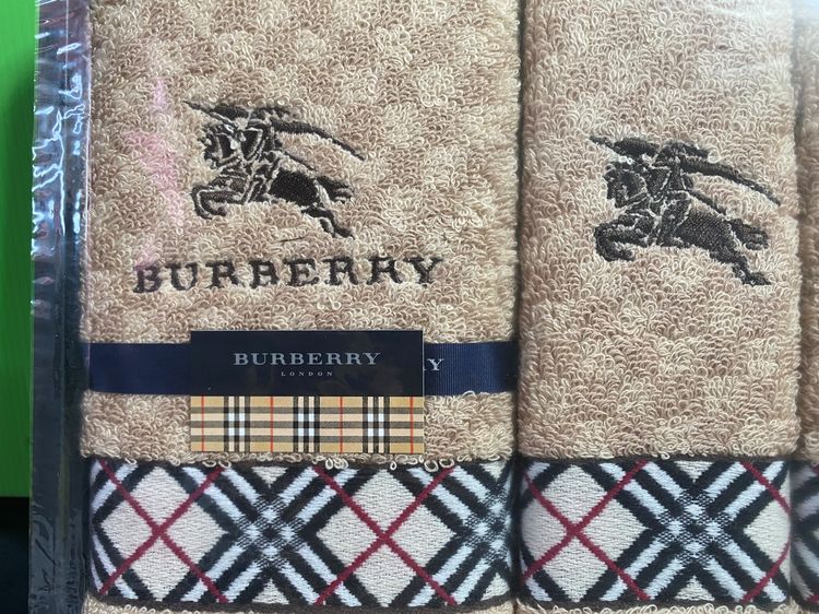 ขายชุด ผ้าเช็ดหน้า burberry แบบกล่อง มี 3 ผืน รูปที่ 4