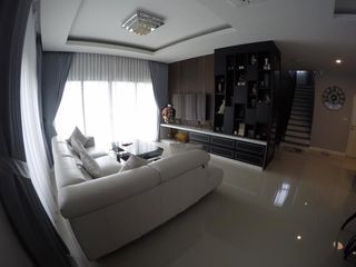 ขายบ้านเดี่ยว 2 ชั้น ตกแต่งสไตล์ Modern สภาพดีมาก บิลต์อินสวยทั้งหลัง หิ้วกระเป๋าเข้าอยู่ได้เลย หมู่บ้านบุราสิริ ตรงซอยวัดเสด็จ ปทุมธานี