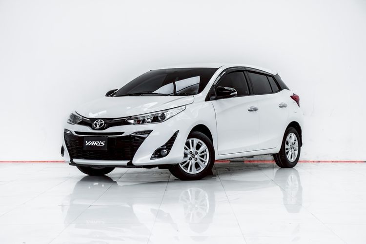รถ Toyota Yaris 1.2 G สี ขาว