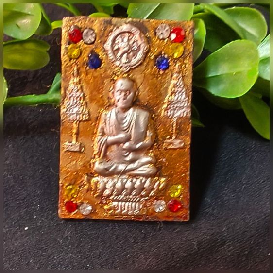 สมเด็จพิมพ์ประธานทรงครุฑ ด้านหลังเป็นรูปเหมือนสมเด็จพระพุฒาจารย์ (โต พรหมรังสี) งานบุเงินประดับพลอยสีสูง 1.5 นิ้วสวยมาก รูปที่ 2