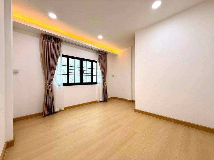  บ้านทาวน์เฮาส์รีโนเวทใหม่ทั้งหลัง พร้อมเข้าอยู่  รูปที่ 3