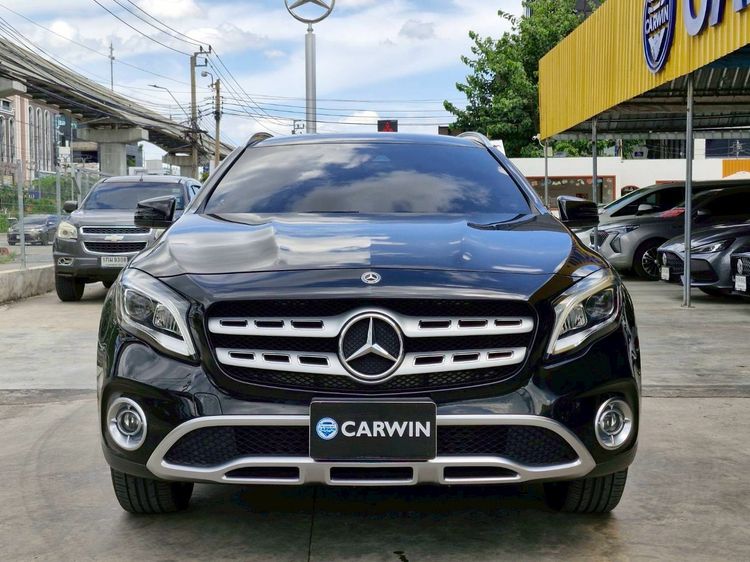 Mercedes-Benz GLA-Class 2020 GLA200 Sedan เบนซิน เกียร์อัตโนมัติ ดำ รูปที่ 2