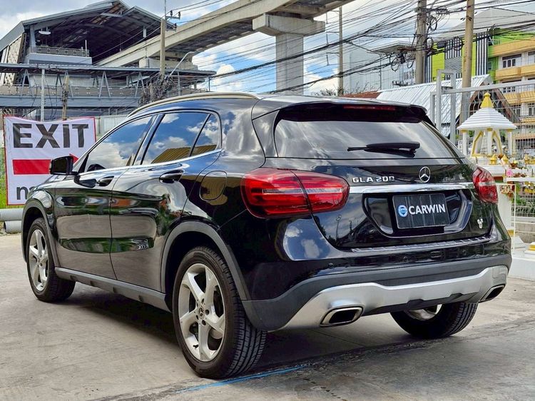 Mercedes-Benz GLA-Class 2020 GLA200 Sedan เบนซิน เกียร์อัตโนมัติ ดำ รูปที่ 4