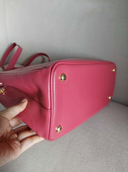 กระเป๋า Prada สีชมพู รูปที่ 13
