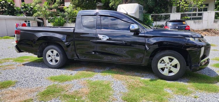 รถ Mitsubishi Triton 2.4 GL สี ดำ