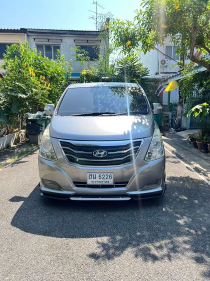 รถ Hyundai H-1  2.5 Deluxe สี บรอนซ์เงิน