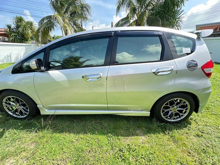 Honda Jazz 2013 1.5 SV Sedan เบนซิน ไม่ติดแก๊ส เกียร์อัตโนมัติ บรอนซ์เงิน