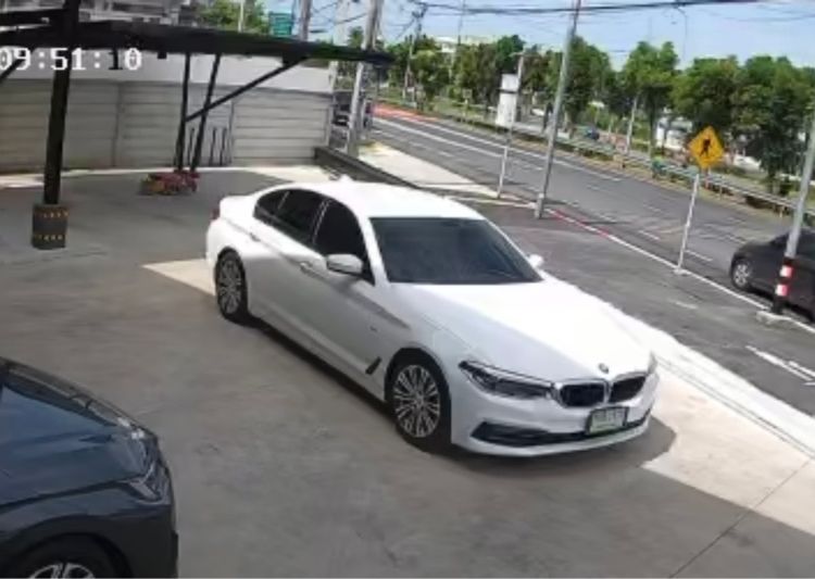 รถ BMW Series 5 520d สี ขาว