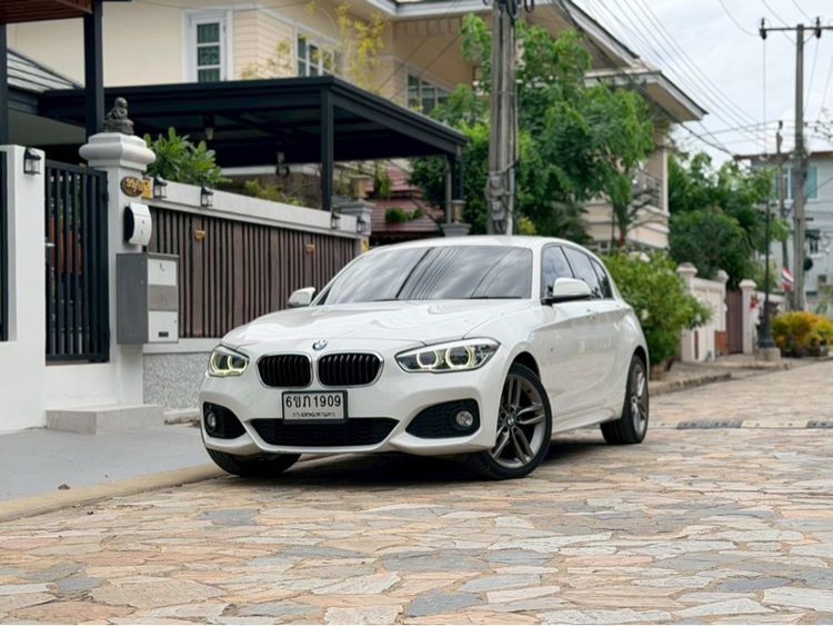 BMW Series 1 2016 118i Sedan เบนซิน ไม่ติดแก๊ส เกียร์อัตโนมัติ ขาว รูปที่ 2
