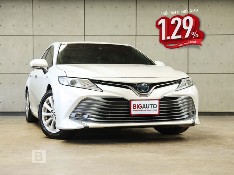 รถ Toyota Camry 2.5 Hybrid Premium สี ขาว