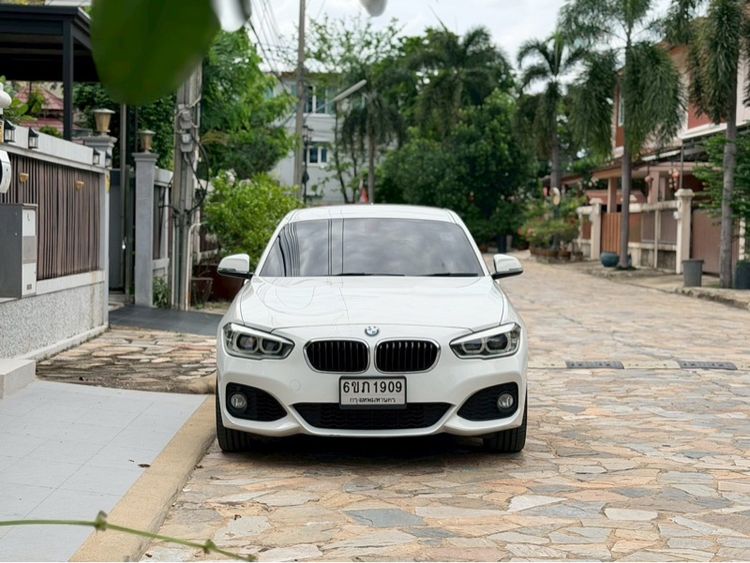 BMW Series 1 2016 118i Sedan ไฮบริด ไม่ติดแก๊ส เกียร์อัตโนมัติ ขาว รูปที่ 2