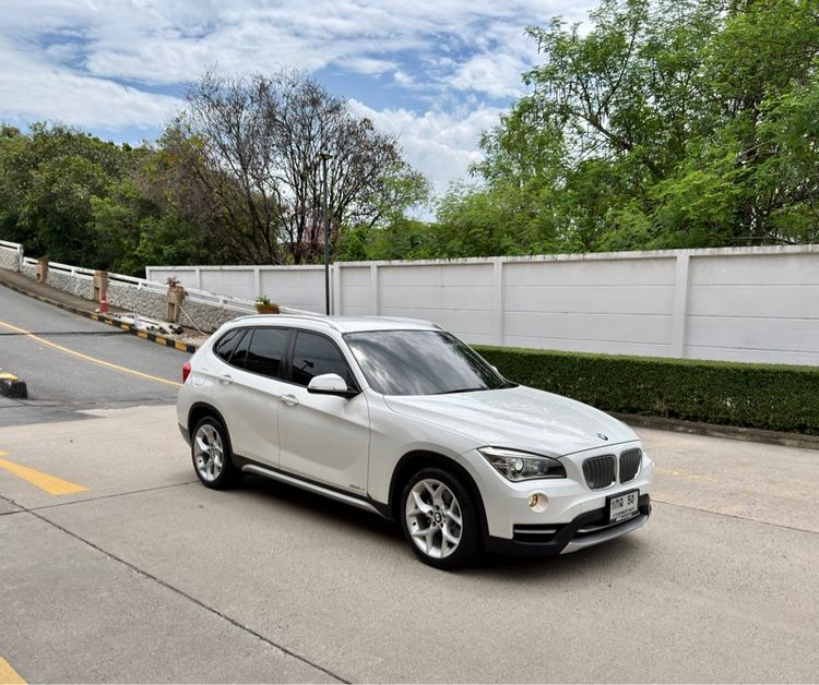 รถ BMW X1 2.0 sDrive18i xLine สี ขาว