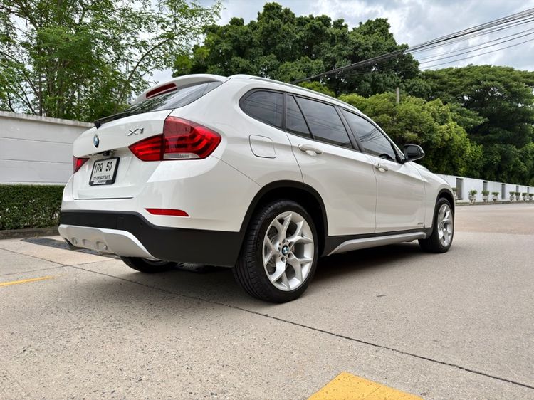 BMW X1 2014 2.0 sDrive18i xLine Sedan เบนซิน ไม่ติดแก๊ส เกียร์อัตโนมัติ ขาว รูปที่ 3