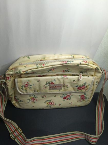 กระเป๋าสะพายข้าง Cath Kidston ลายดอกไม้หวานวินเทจ รุ่น 3-in-1 แยกชิ้นได้ (มือสองสภาพใช้งาน) รูปที่ 2