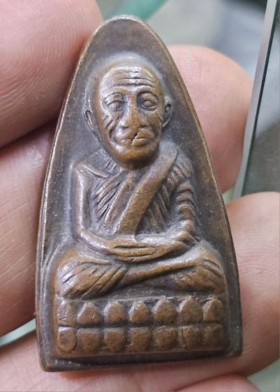 พระหลวงปู่ทวดวัดช้างให้ หลังเตารีด ตัวหนังสือเล็ก ปี 2508 พิมพ์หน้าลิง(หน้าใหญ่) สภาพสวย