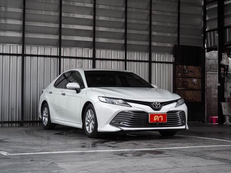 รถ Toyota Camry 2.0 G สี ขาว