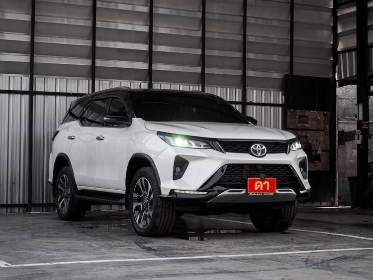 Toyota Fortuner 2021 2.4 Leader V 4WD Utility-car ดีเซล ไม่ติดแก๊ส เกียร์อัตโนมัติ ขาว รูปที่ 2