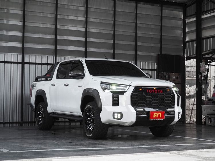 รถ Toyota Hilux Revo Double Cab 2.4 Mid Prerunner สี ขาว