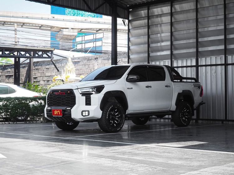 รถ Toyota Hilux Revo Double Cab 2.4 Mid Prerunner สี ขาว