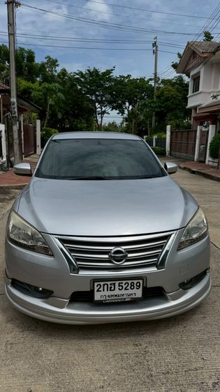 รถ Nissan Sylphy 1.6 V สี บรอนซ์เงิน