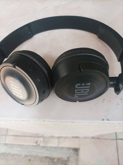 หูฟังบลูทูส JBL ใช้งานได้ดี แบตใช้ได้ เสียงดีคมชัด ขาย 390 บาท มีอะแดบเตอร์และสายชารทให้ รูปที่ 4