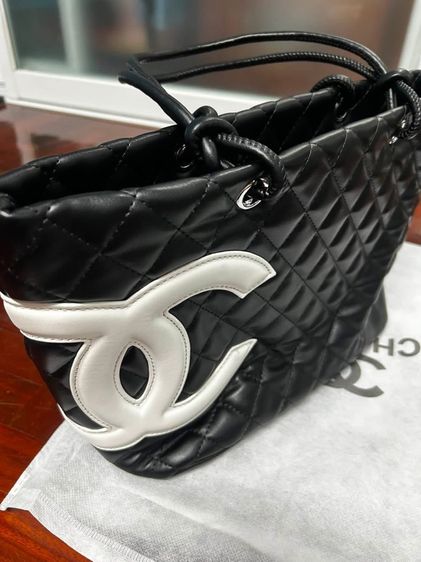 งาน hi end  CHANEL Cambon Line CC Logo Tote Bag ของใหม่  รูปที่ 2