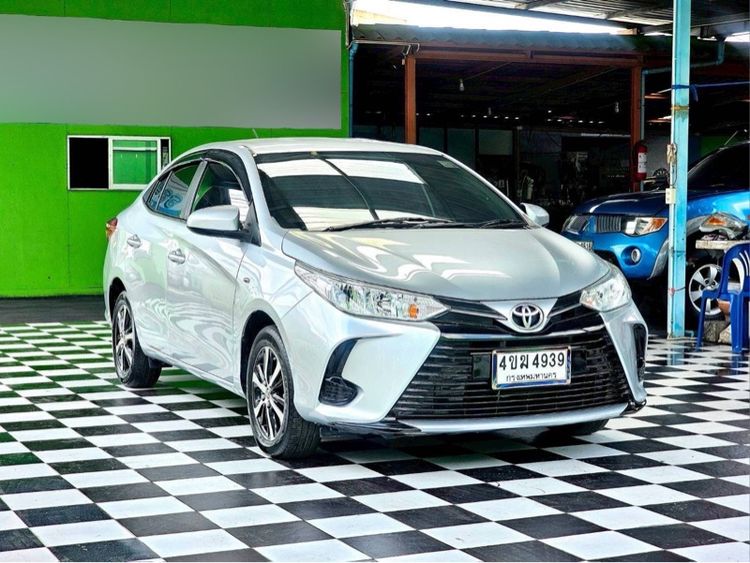 รถ Toyota Yaris ATIV 1.2 Entry สี เงิน