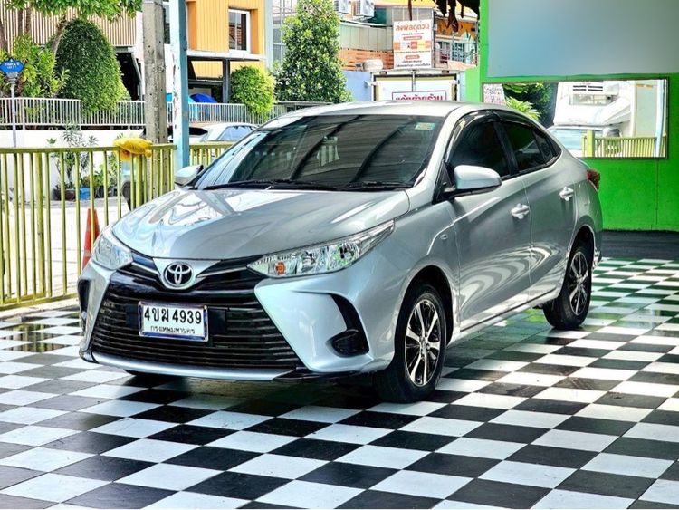 Toyota Yaris ATIV 2020 1.2 Entry Sedan เบนซิน ไม่ติดแก๊ส เกียร์อัตโนมัติ เงิน รูปที่ 3