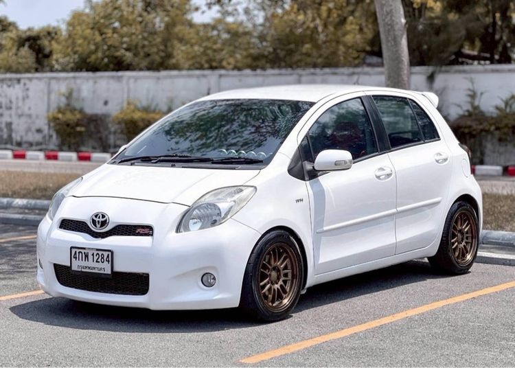 รถ Toyota Yaris 1.2 G สี ขาว