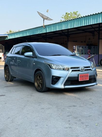 รถ Toyota Yaris 1.2 E สี ฟ้า