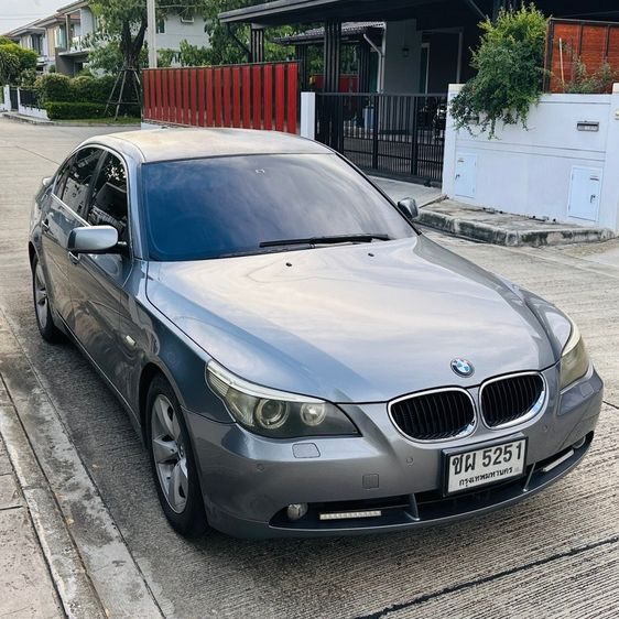 รถ BMW Series 5 525i สี เทา