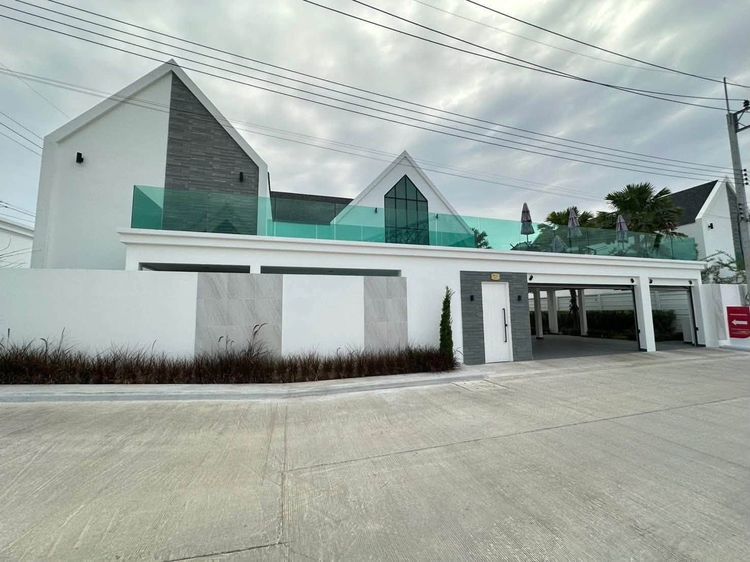 ขายบ้านเดี่ยวพัทยา Pool villa ห้วยใหญ่ พร้อมตกแต่งและเฟอนิเจอครบพร้อม  ต.ห้วยใหญ่ อ.บางละมุง จ.ชลบุรี