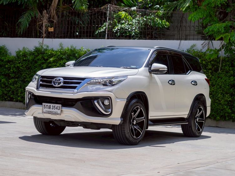 Toyota Fortuner 2017 2.4 V Utility-car ดีเซล ไม่ติดแก๊ส เกียร์อัตโนมัติ ขาว รูปที่ 3