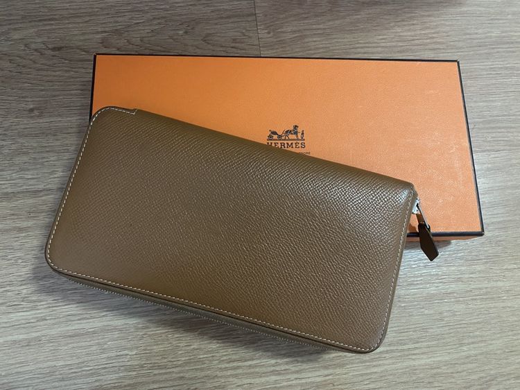 อื่นๆ หนังแท้ ไม่ระบุ น้ำตาล Hermes zippy wallet สภาพดี ตามรูป ของแท้ พร้อมกล่อง