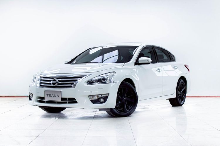 รถ Nissan Teana 2.5 XV สี ขาว
