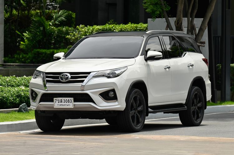 Toyota Fortuner 2017 2.8 V TRD Sportivo Black Top Utility-car ดีเซล ไม่ติดแก๊ส เกียร์อัตโนมัติ ขาว