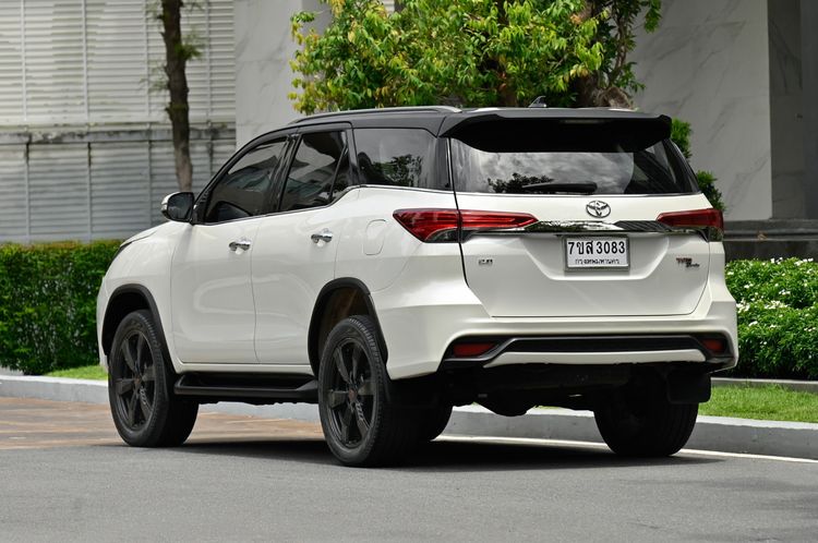 Toyota Fortuner 2017 2.8 V TRD Sportivo Black Top Utility-car ดีเซล ไม่ติดแก๊ส เกียร์อัตโนมัติ ขาว รูปที่ 3