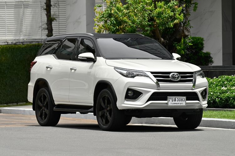 Toyota Fortuner 2017 2.8 V TRD Sportivo Black Top Utility-car ดีเซล ไม่ติดแก๊ส เกียร์อัตโนมัติ ขาว รูปที่ 2