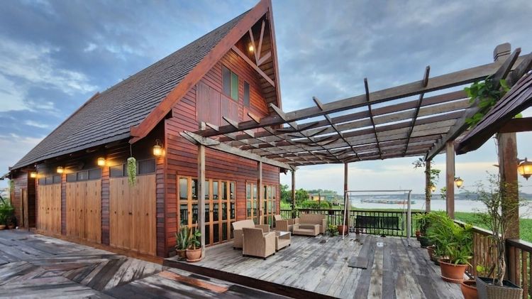 ขายบ้านพร้อมที่ดิน Luxury House ติดริมแม่น้ำเจ้าพระยา เนื้อที่ 1 ไร่ อำเภอเมืองปทุมธานี ราคา 35 ล้านบาท