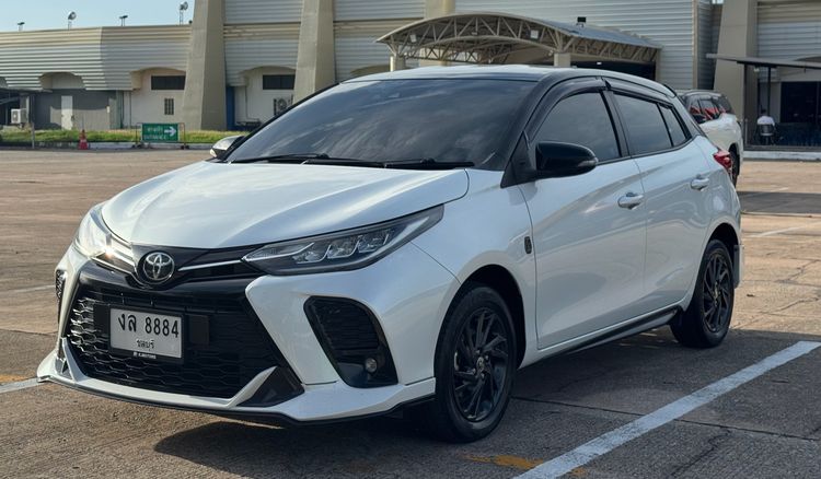 รถ Toyota Yaris 1.2 Sport Premium สี ขาว