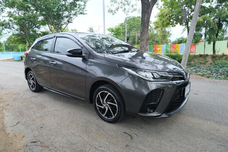รถ Toyota Yaris 1.2 Sport สี เทา