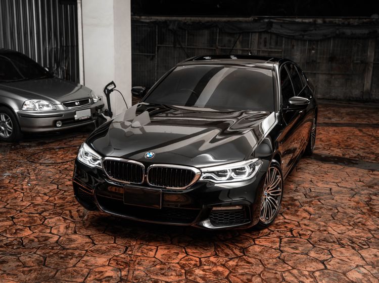 รถ BMW Series 5 530e สี ดำ