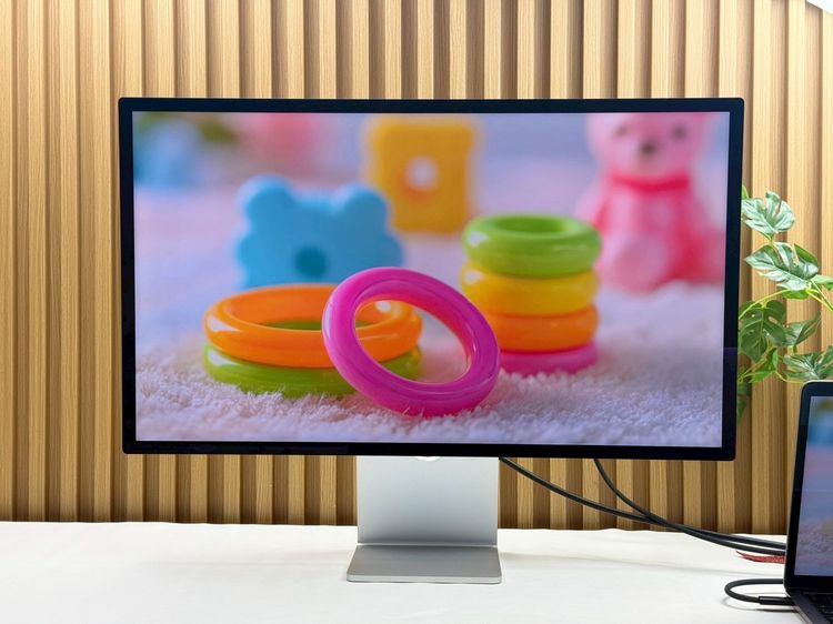 Studio Display 27-inch Retina 5K Stand Glass