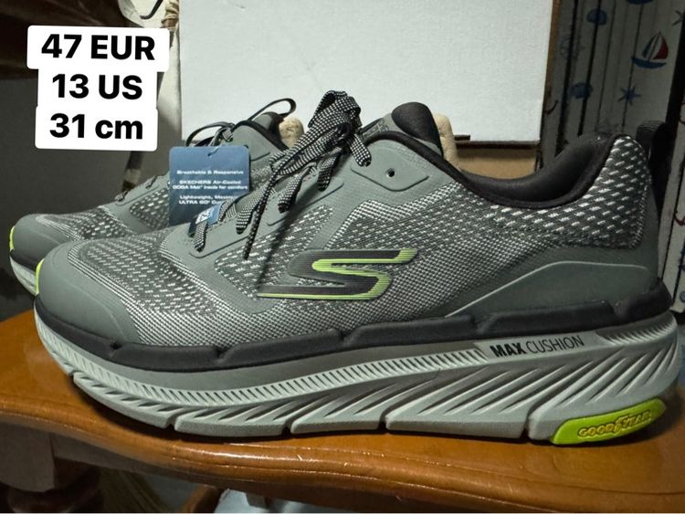 รองเท้าวิ่ง SKECHERS